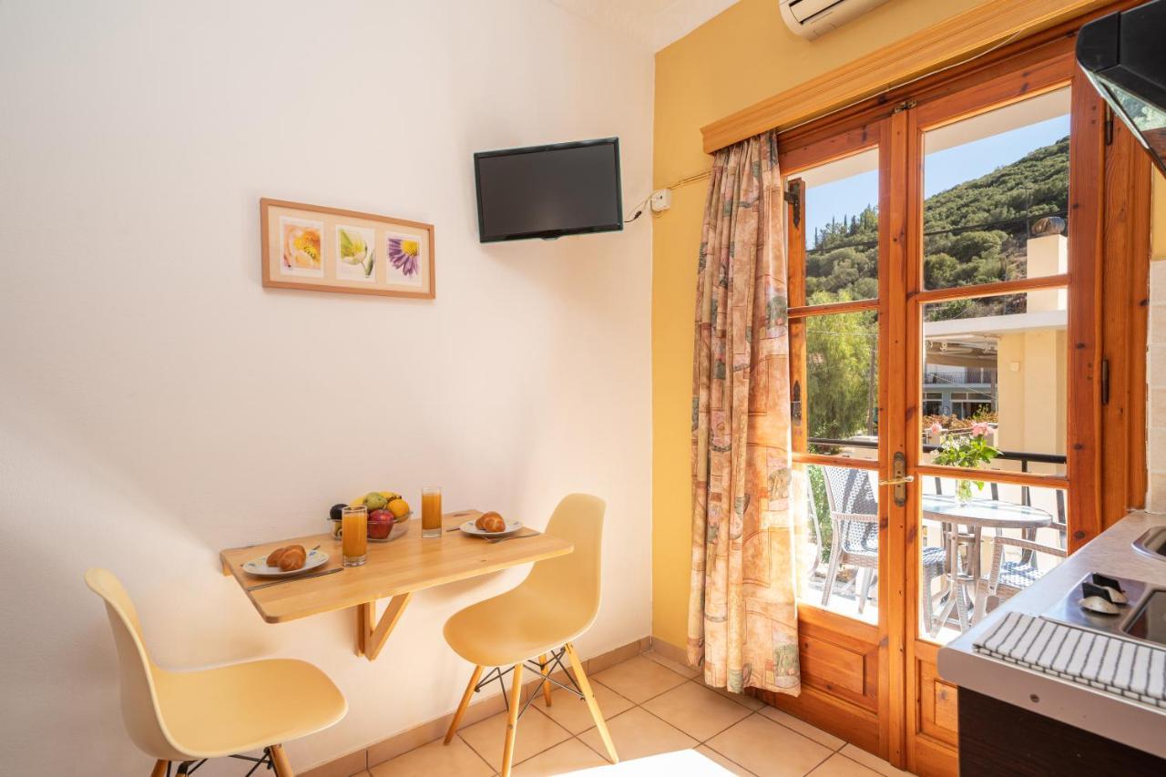 Alexatos Studios & Apartments Agia Efimia Dış mekan fotoğraf