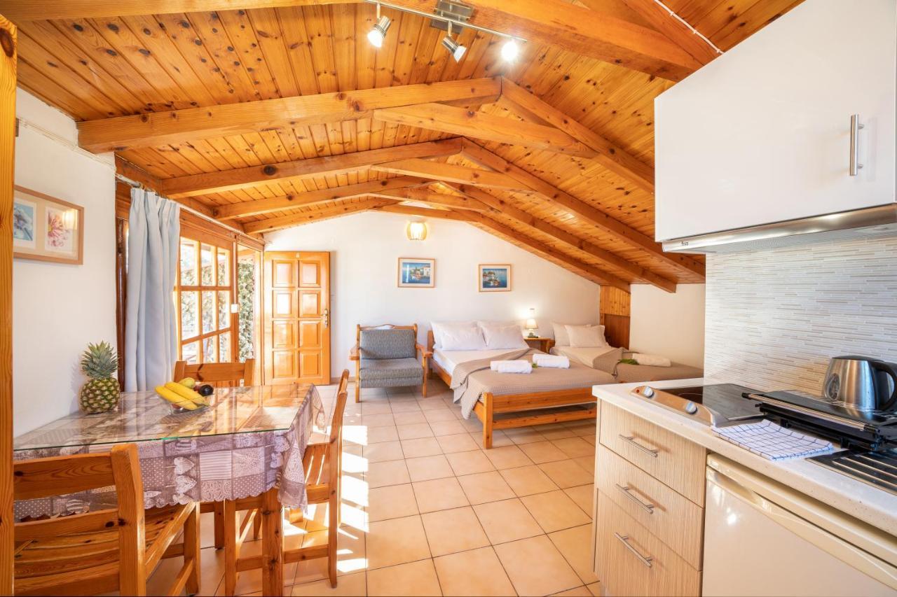 Alexatos Studios & Apartments Agia Efimia Dış mekan fotoğraf