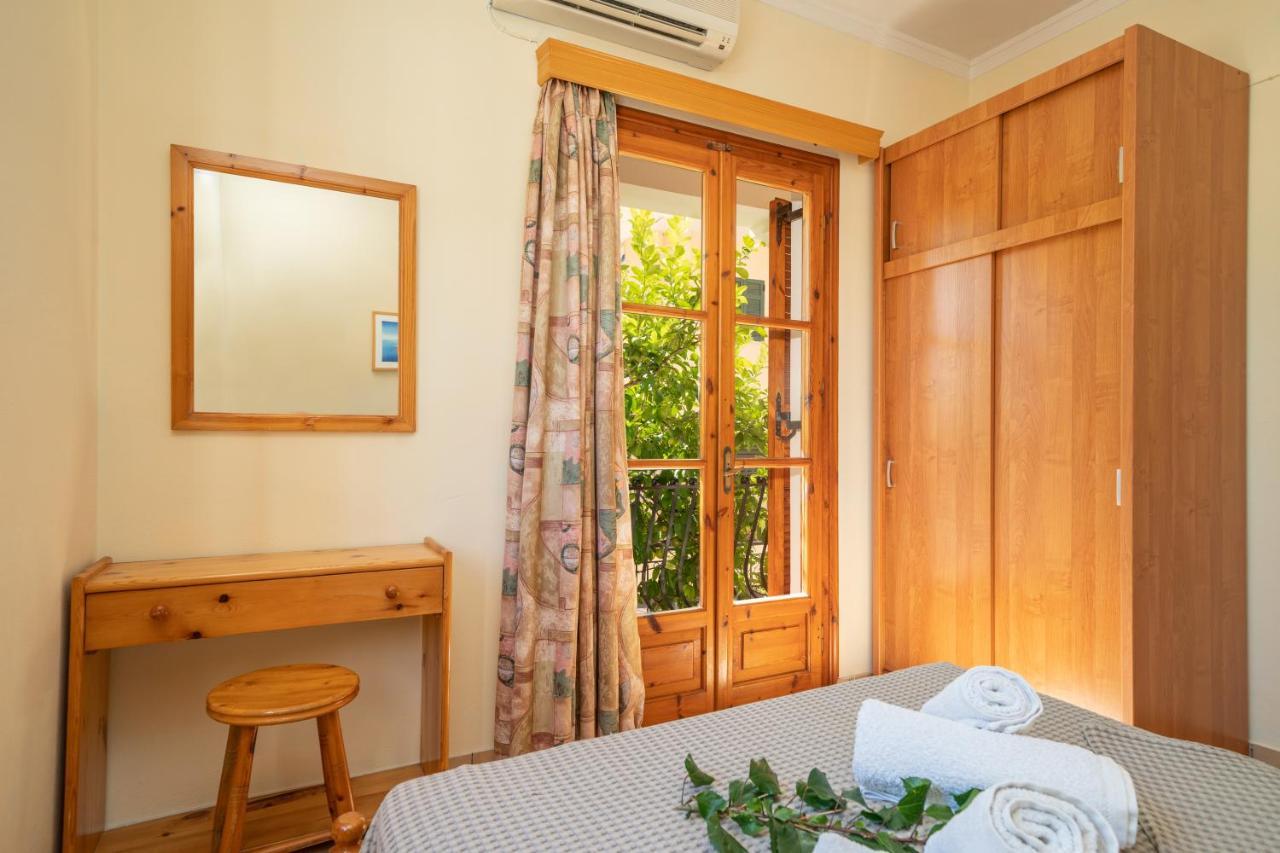 Alexatos Studios & Apartments Agia Efimia Dış mekan fotoğraf