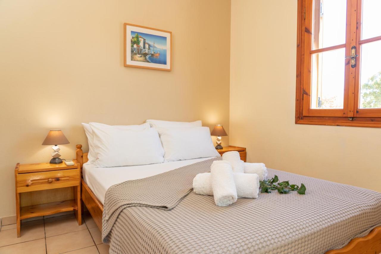 Alexatos Studios & Apartments Agia Efimia Dış mekan fotoğraf